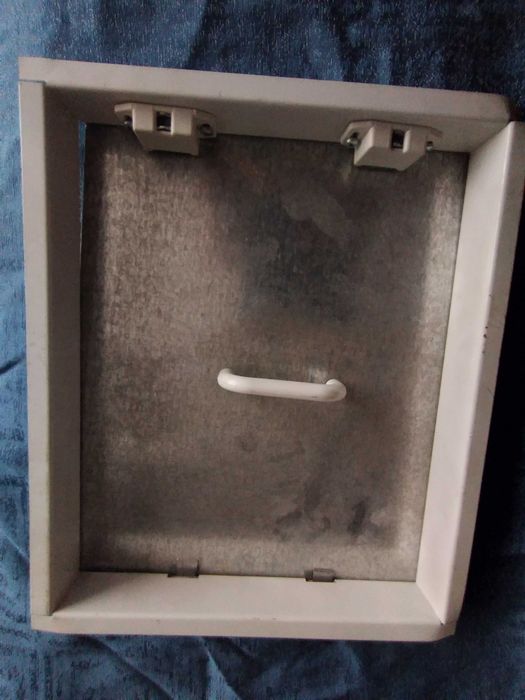 Solidne drzwiczki rewizyjne metalowe 25x30 cm na magnes NOWE