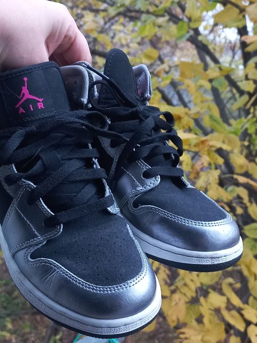 Оригінальні кросівки у розмірі 37,5