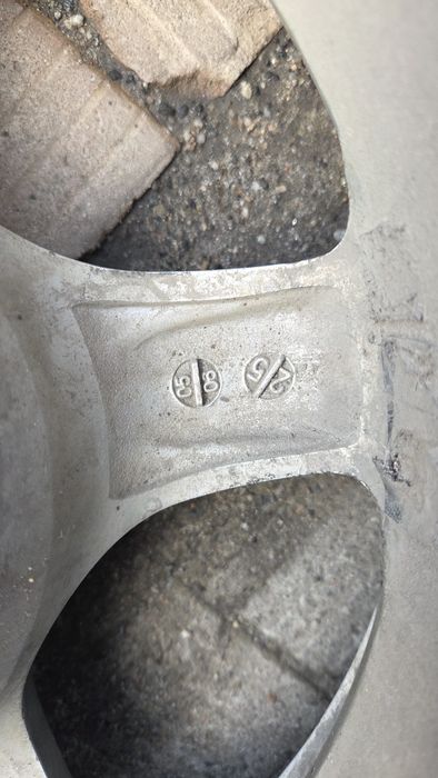 диски 13 4/98 ваз лада в наличии 2 штуки