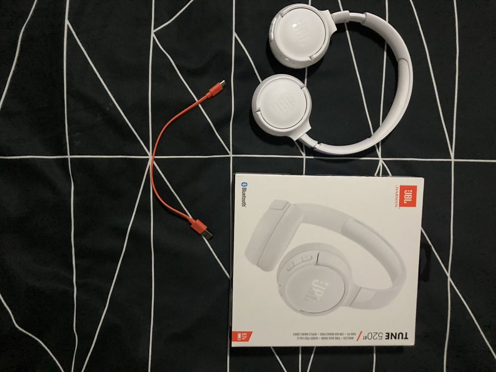 Fones bluetooth Jbl tune 520bt