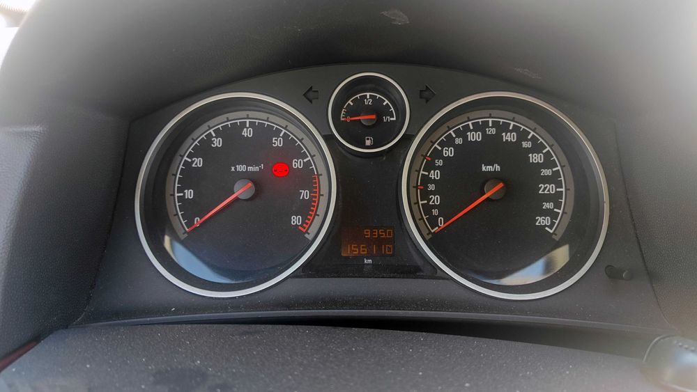 Vendo Opel Astra H 1.4L a Gasolina de 2005 em bom estado geral.