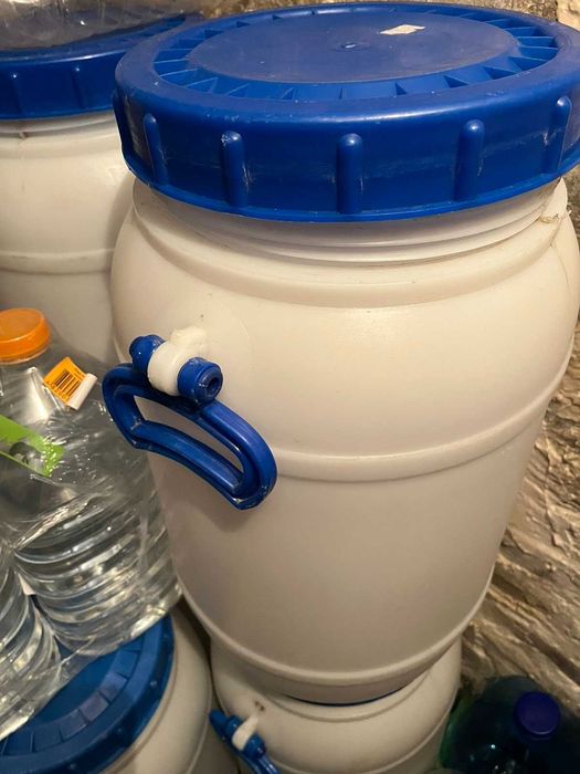 Продам б/у бідони харчові (харчовий пластик) 30 л в сел. Васильківка