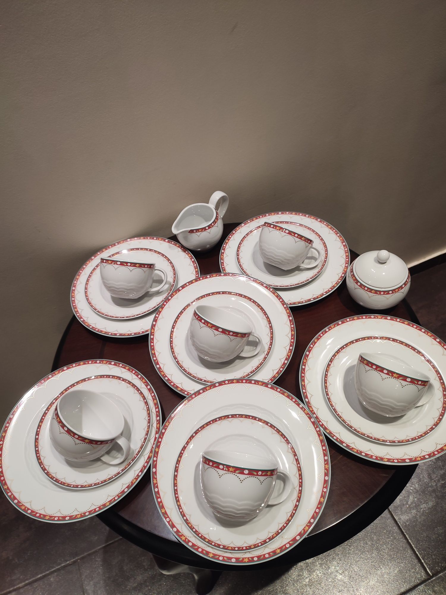 Śliczny świąteczny garnitur do kawy,herbaty porcelana Seltman