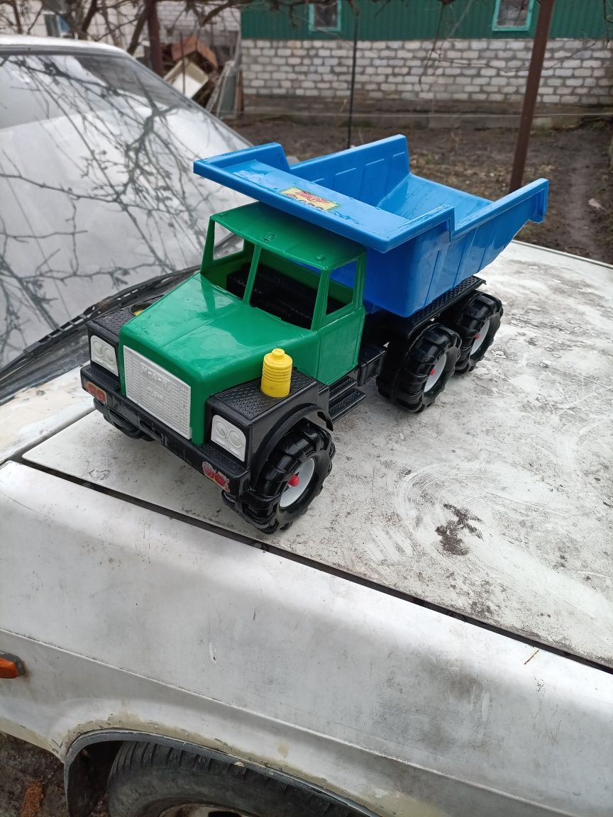 Продам детскую игрушечную машину грузовик MAN