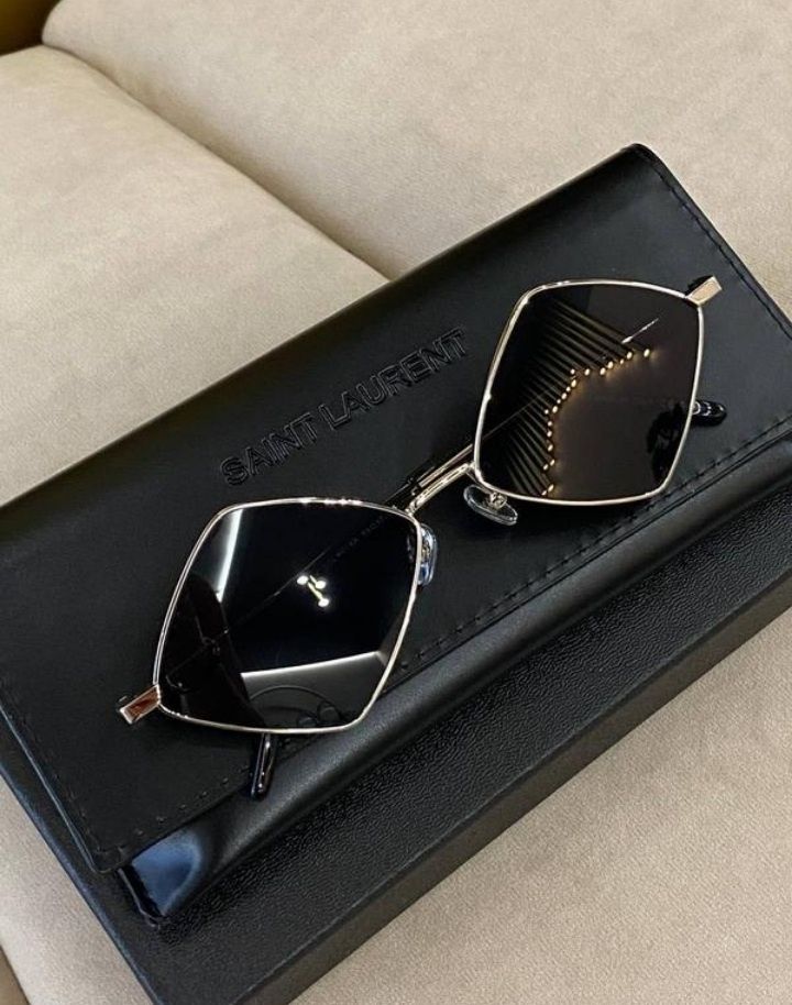 Yves Saint Laurent оригинал