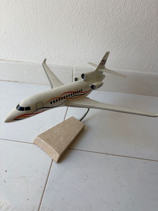 Falcon Private Jet em ferro