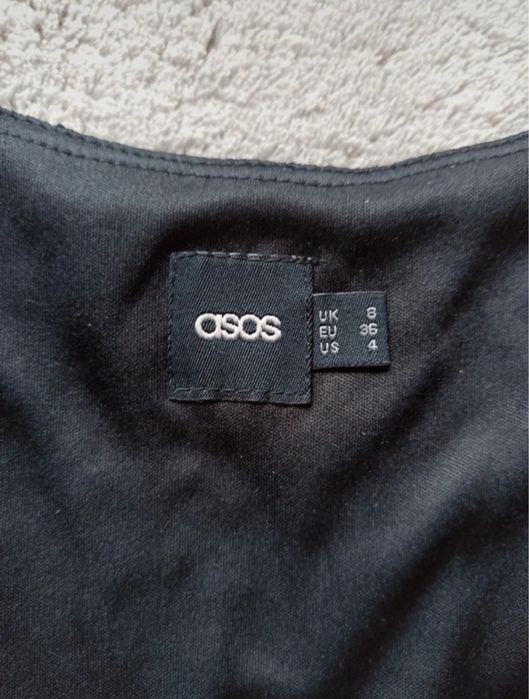 Piękna czarna klasyczna koronkowa sukienka ASOS rozmiar S