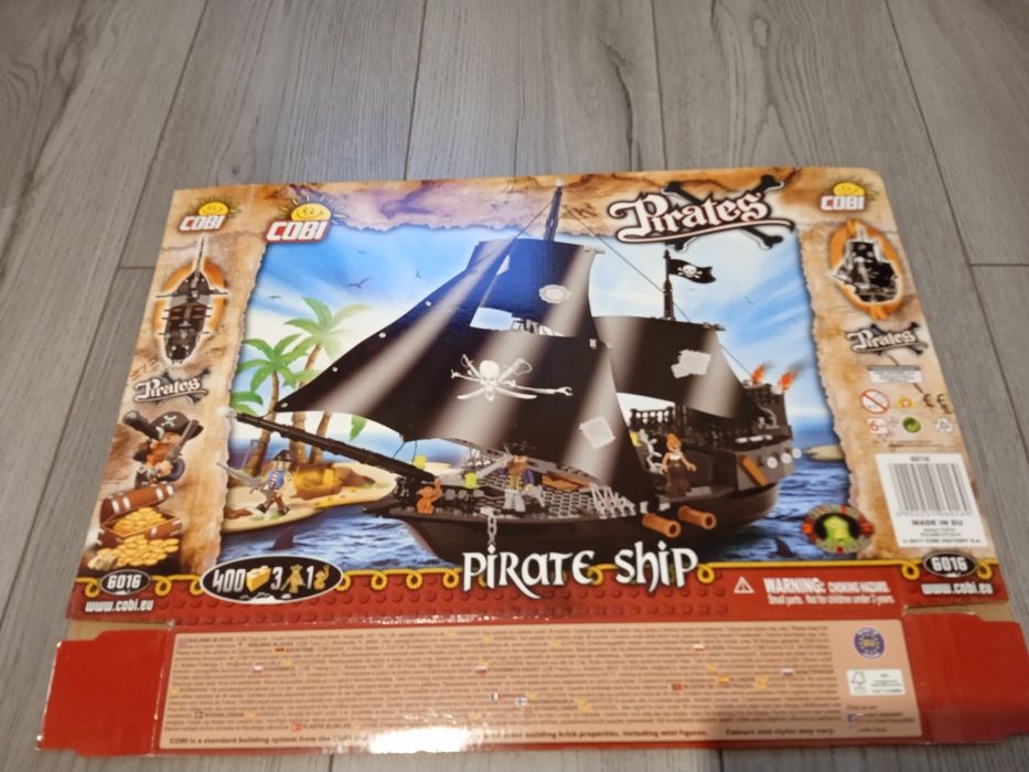 5 pudełek po zestawach Cobi Pirates