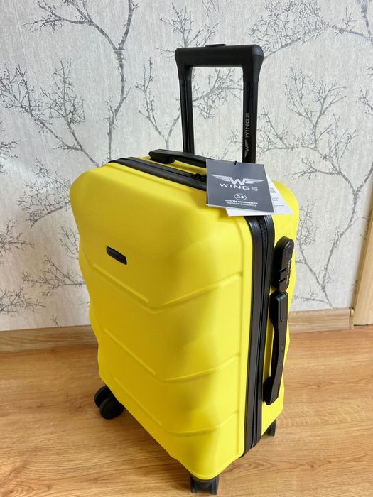 Walizka kabinowa WINGS- żółta.