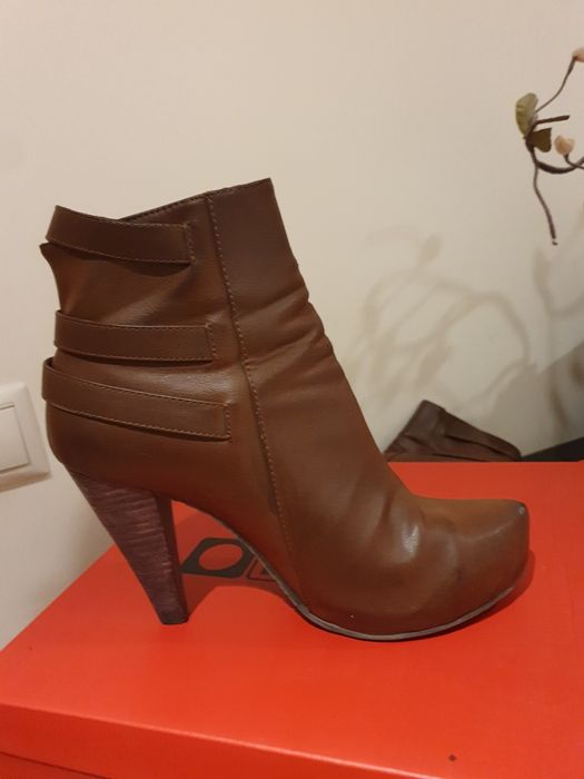 Botim castanho Red Hot