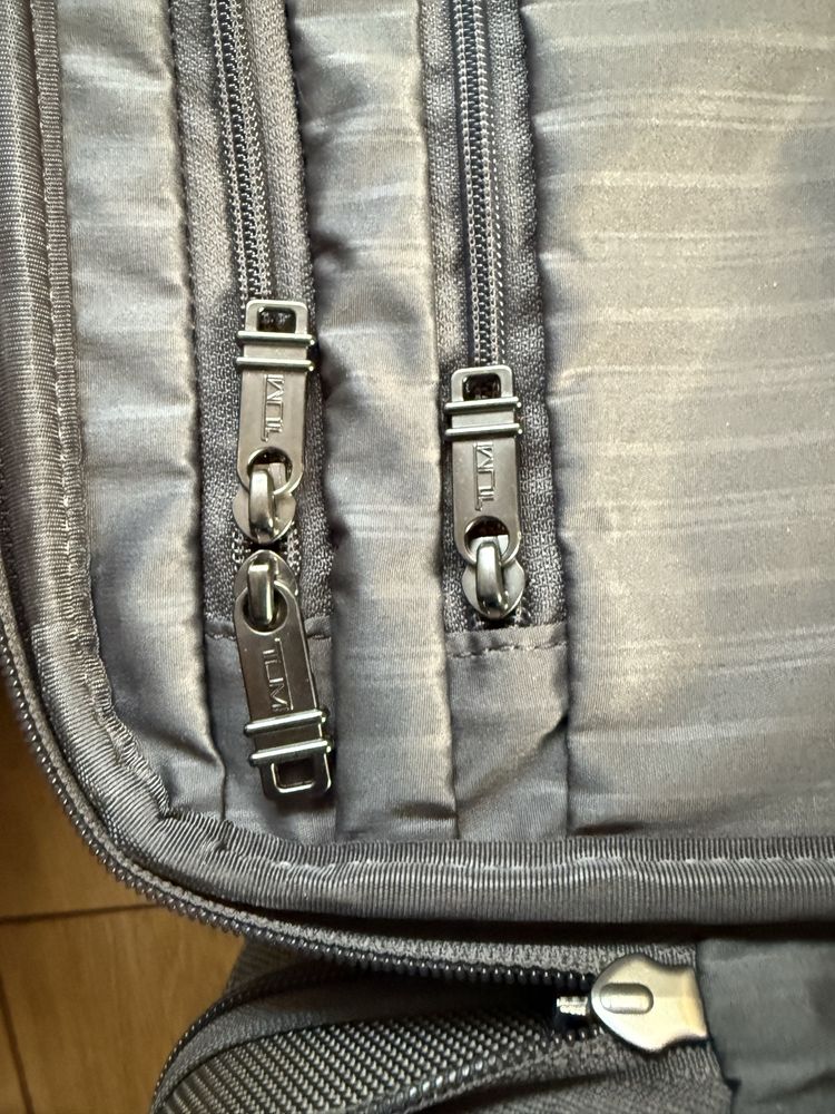 TUMI walizka medium poszerzany