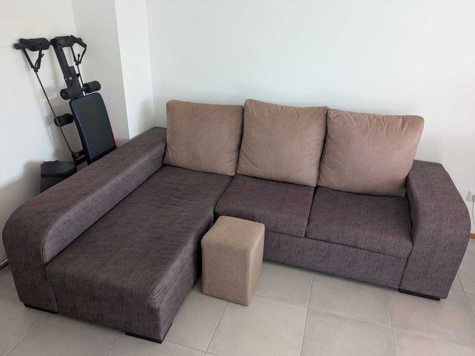 Sofá chaise longue com arrumação