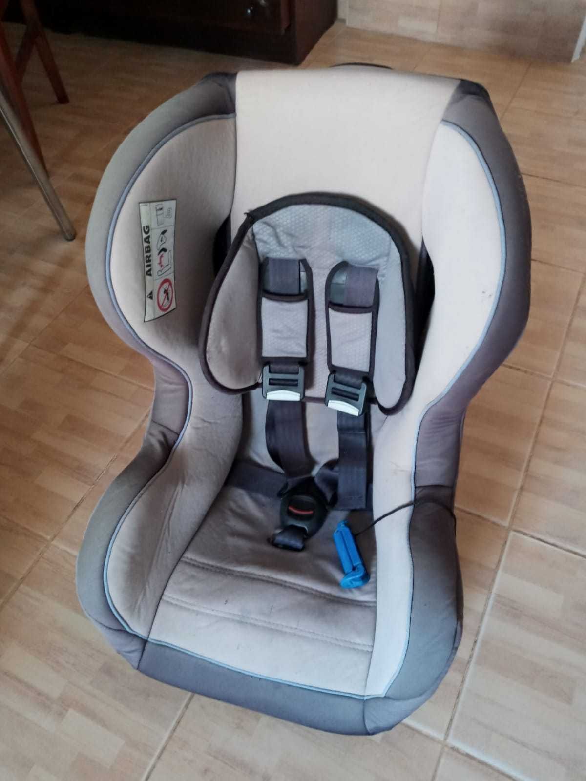 Cadeira auto em bom estado