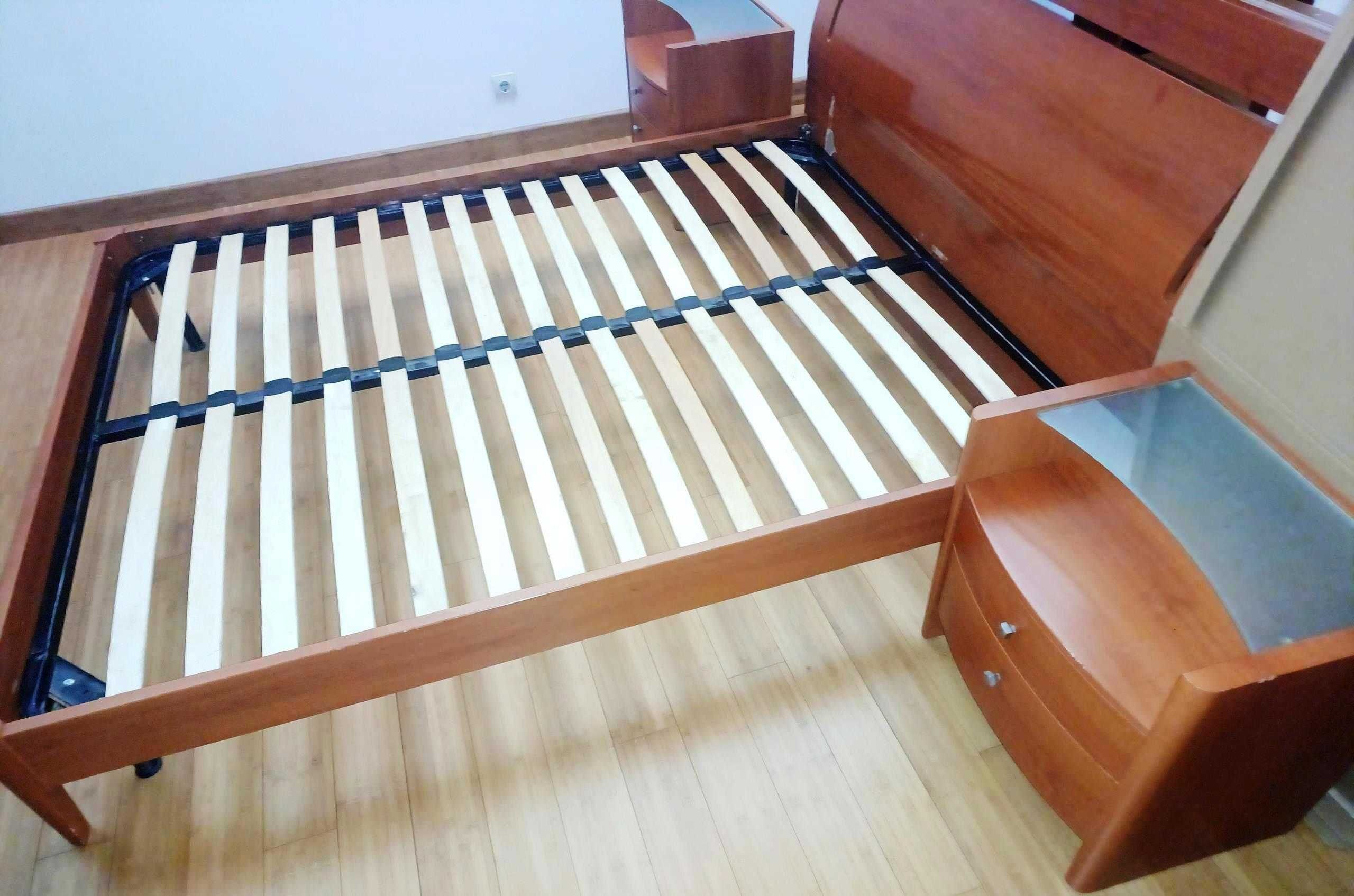 Спальня модерн бу (Ліжко 160х200 та  дві  тумбочки)