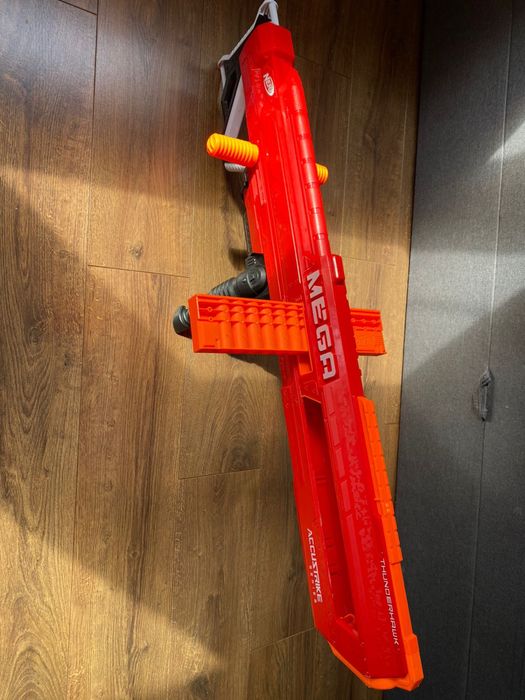 Дуже велий Nerf бластер