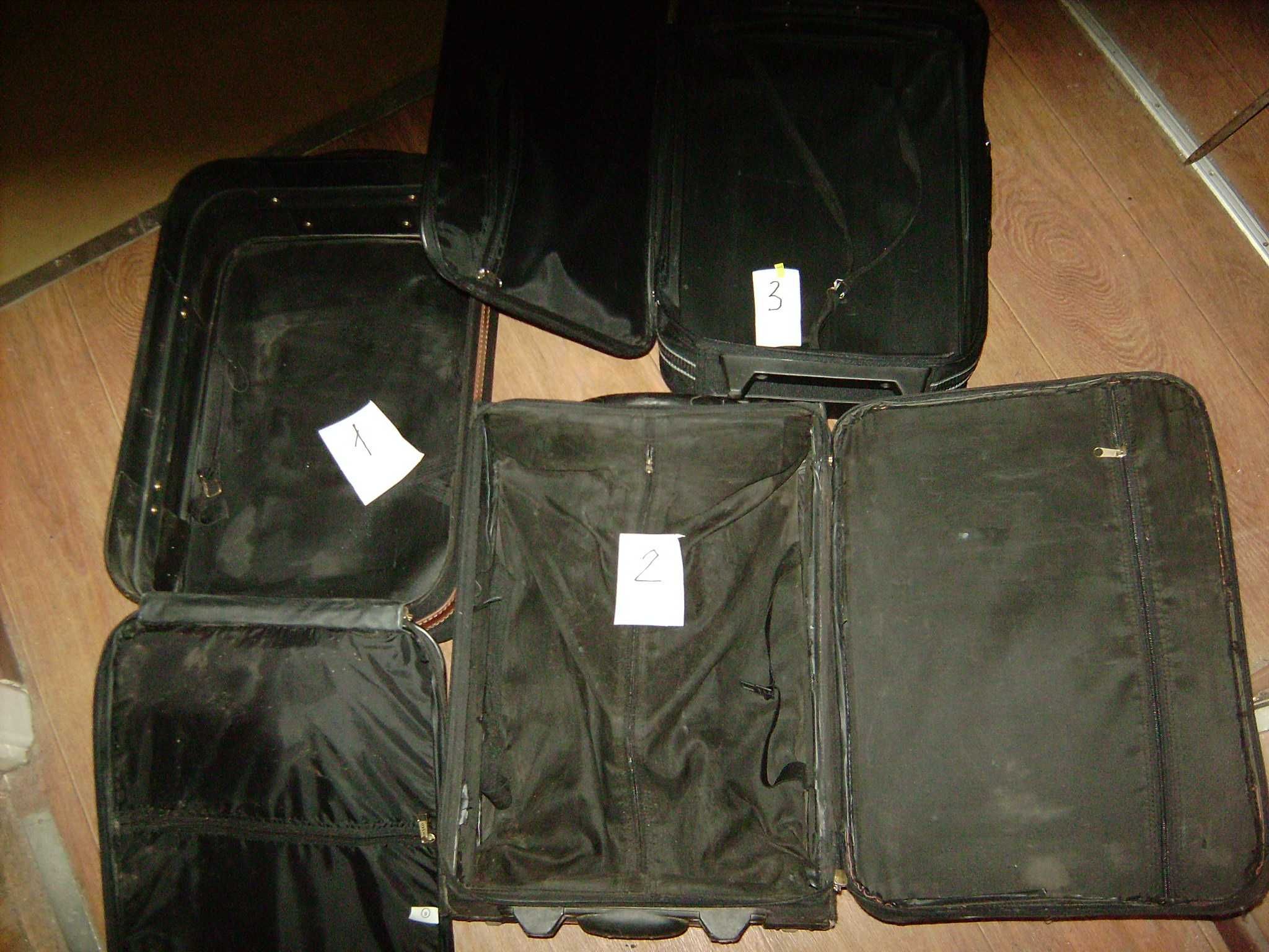 продам три малогабаритных чемодана на колёсах
