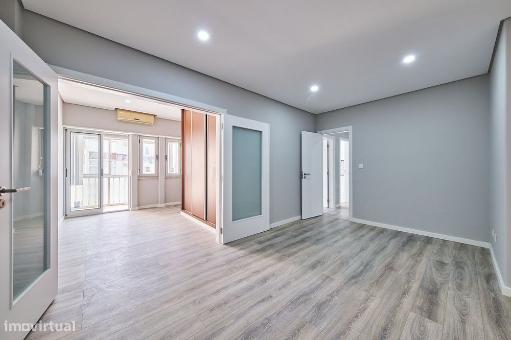 T1+1 todo remodelado c/fantásticas áreas Corroios