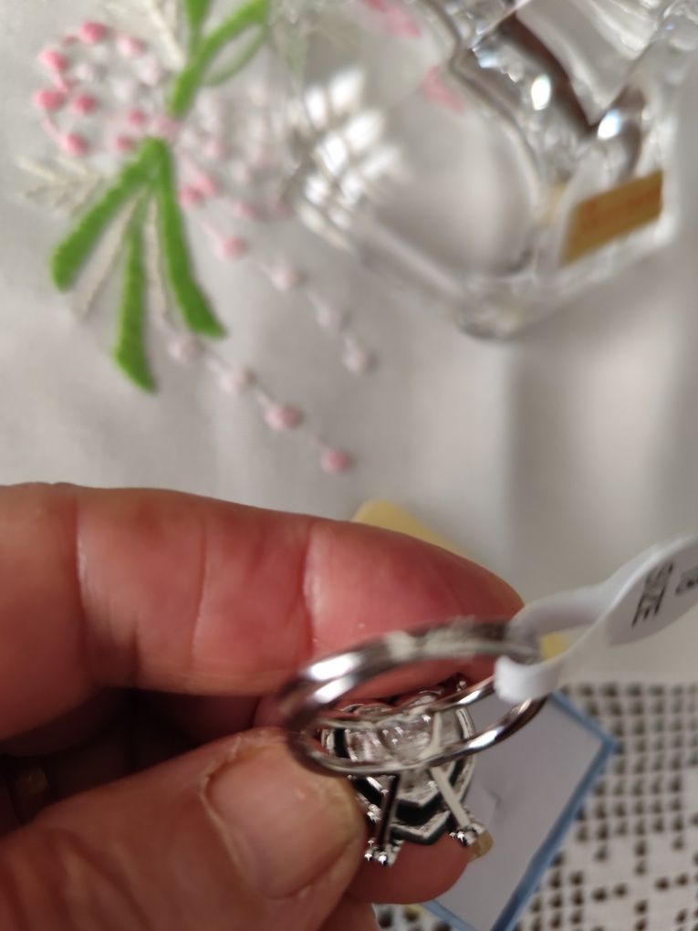 Anel nr 19 Tous prateado com pedra verde