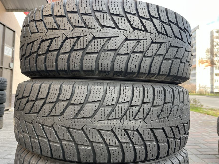 Шини 215/65 R16СNokian Snowproof резина бу зима цешка