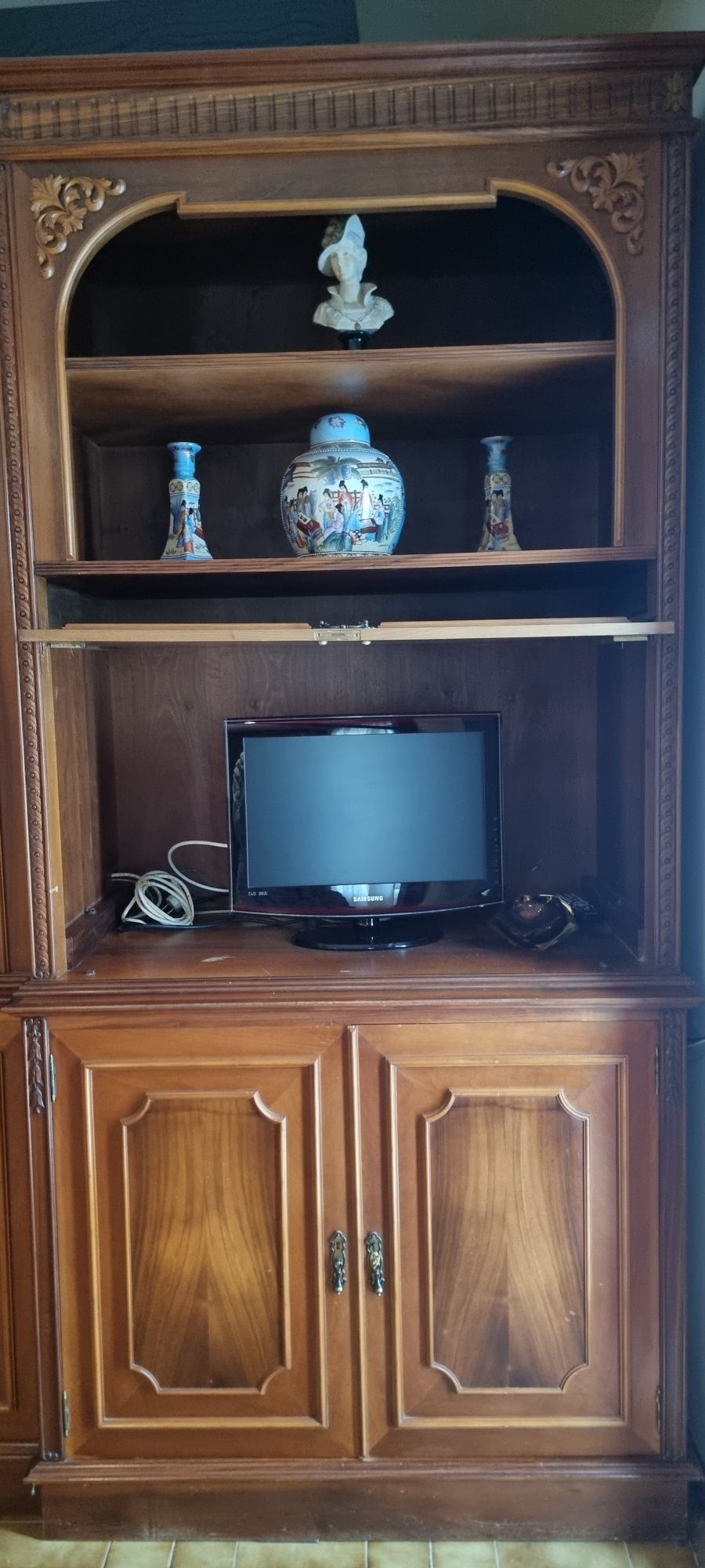 Biblioteca em cerejeira