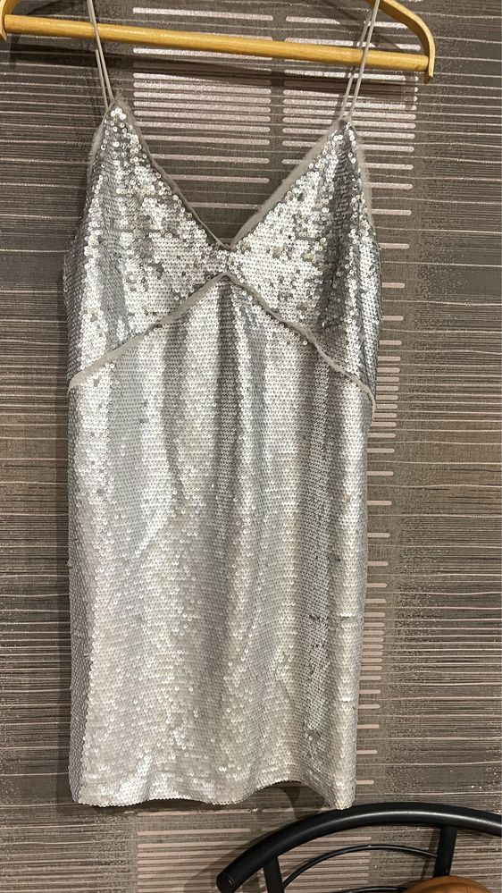 Платье серебро Mango