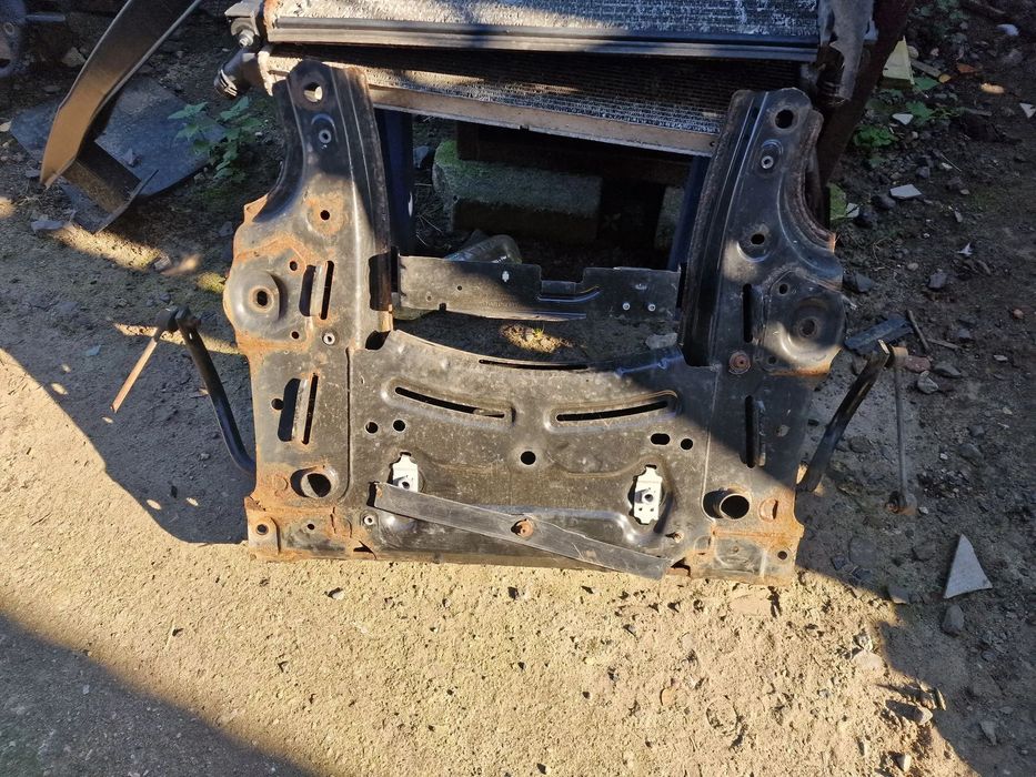 Belka zawieszenia  przód  twingo III smart forfour II