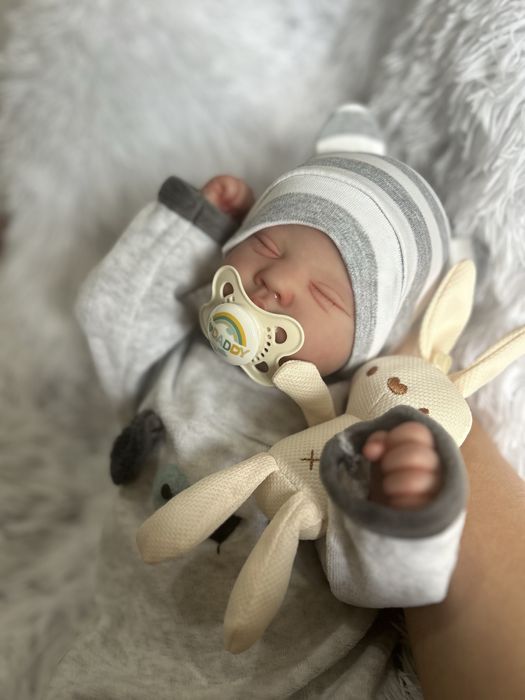 Bebé reborn feito à mão