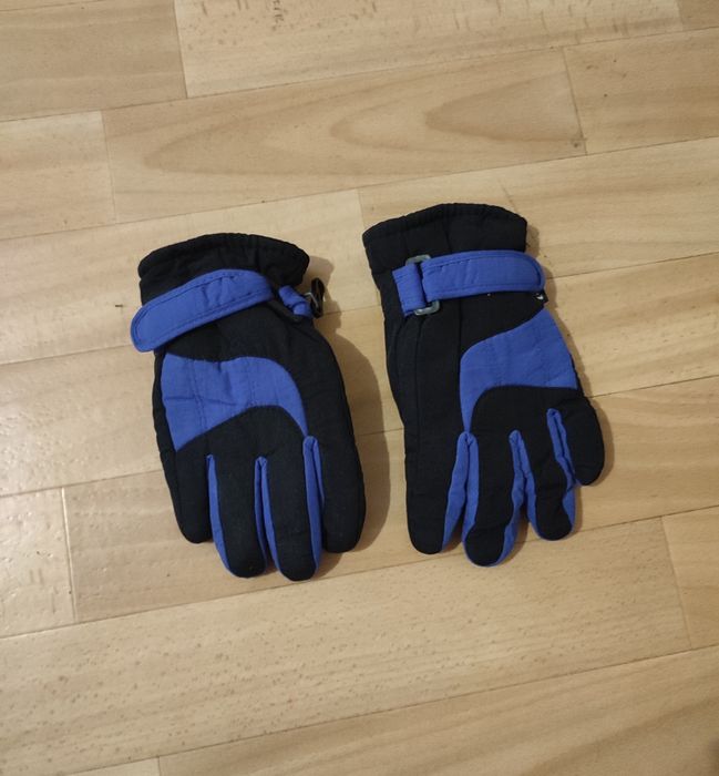 Продам зимние перчатки для мальчика р 116-122
