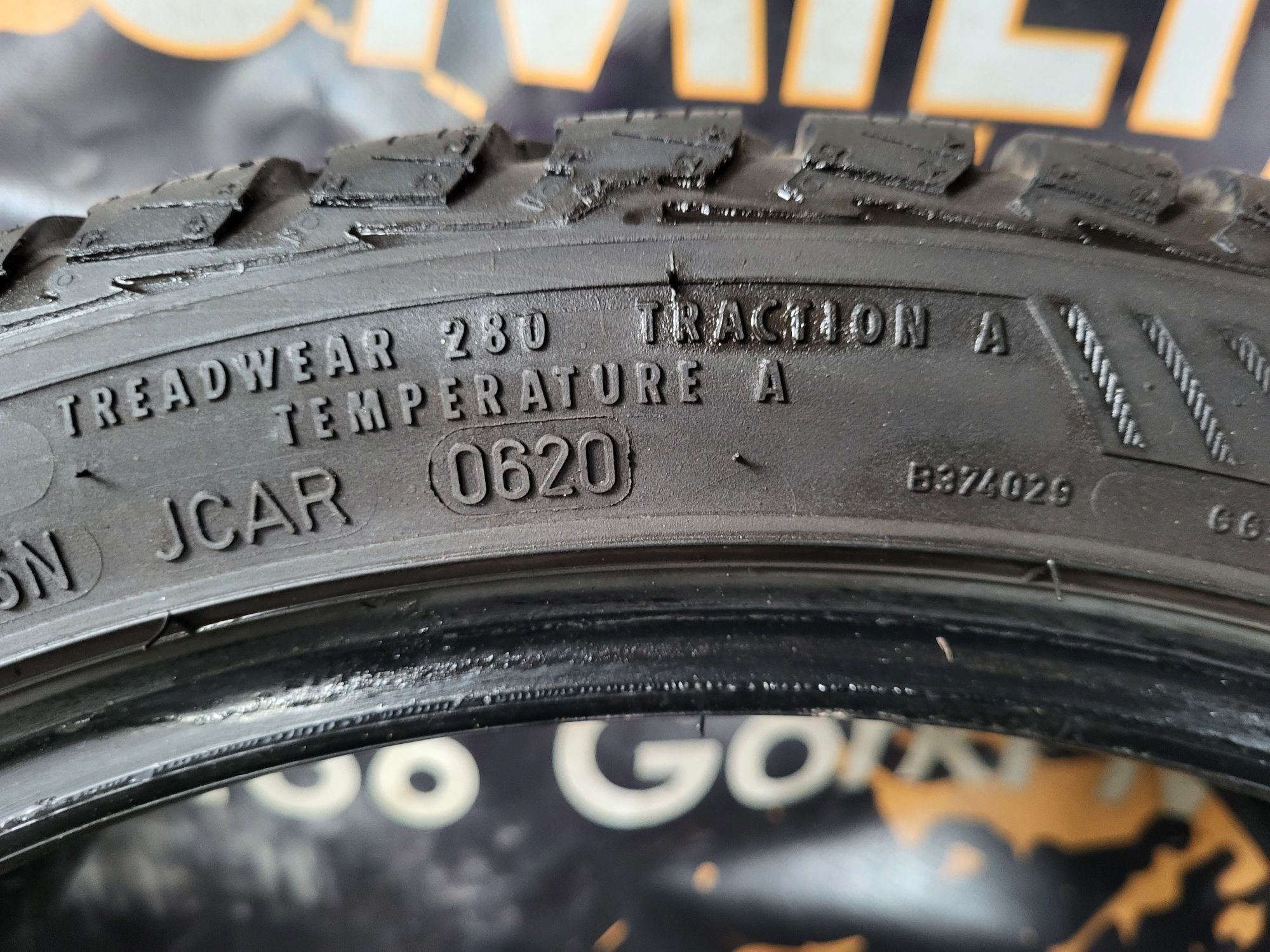 Opony wielosezonowe 225/40/18 Goodyear 20rok 7mm