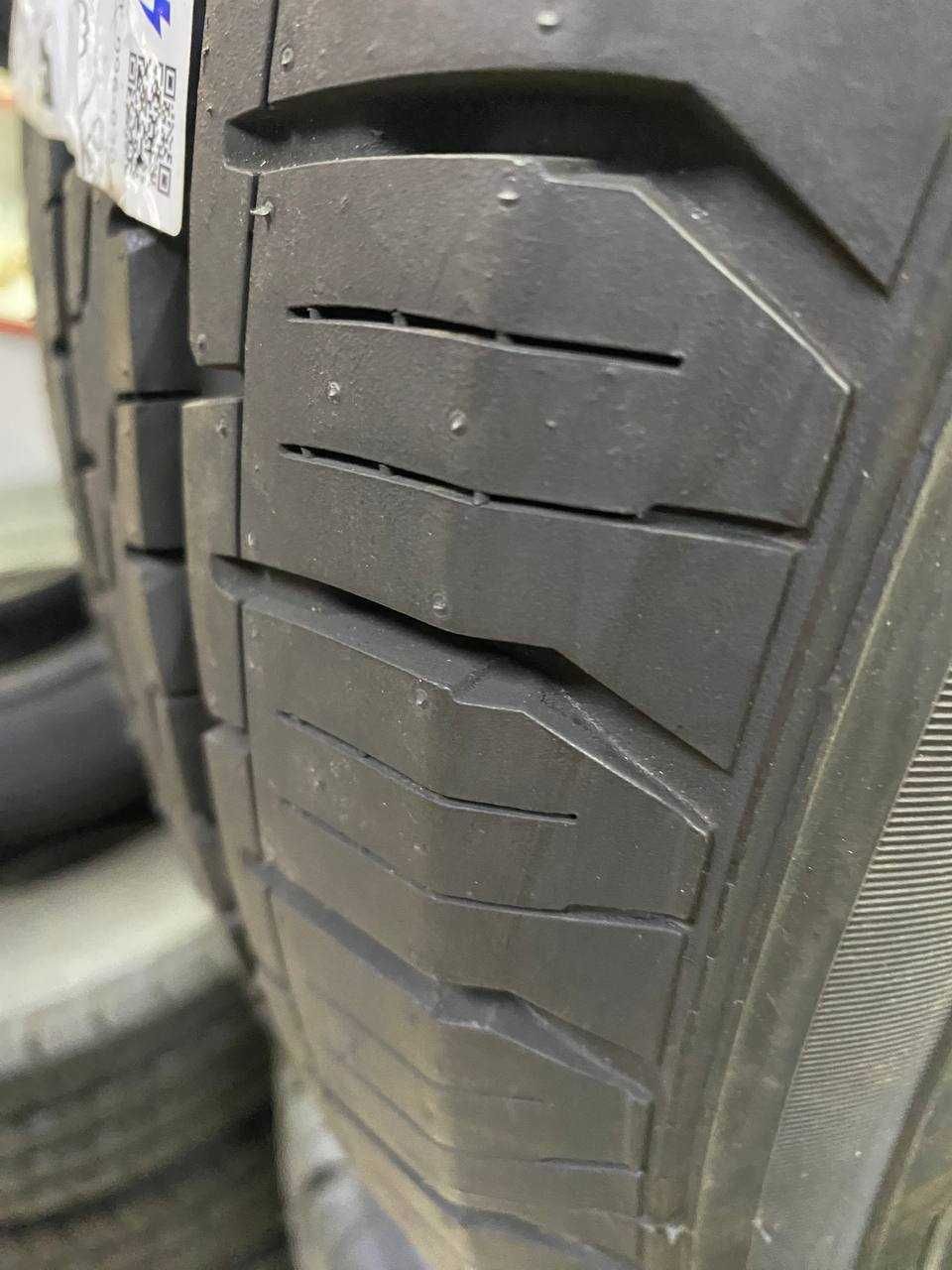 235/65 R16c SporTrak