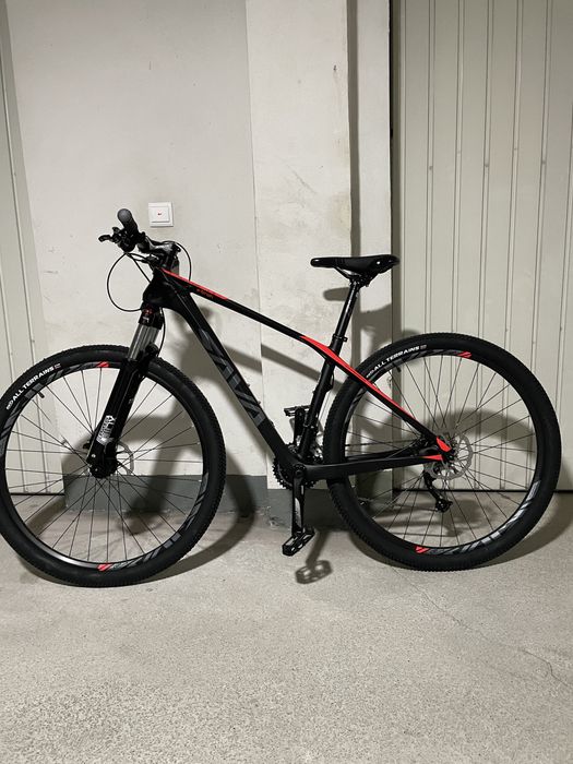 Bicicleta em carbono nova