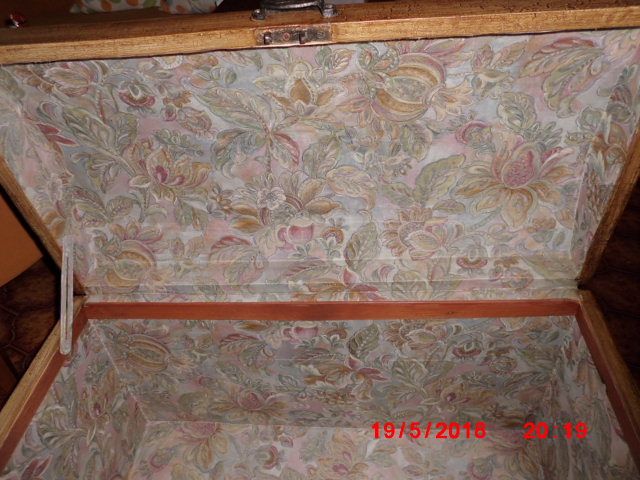 baú antigo restaurado monocromia a imitar casca de tartaruganovo preço