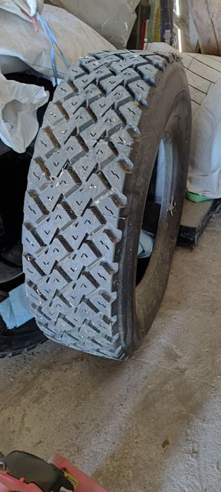 Opona 315x22,5 ,komplet