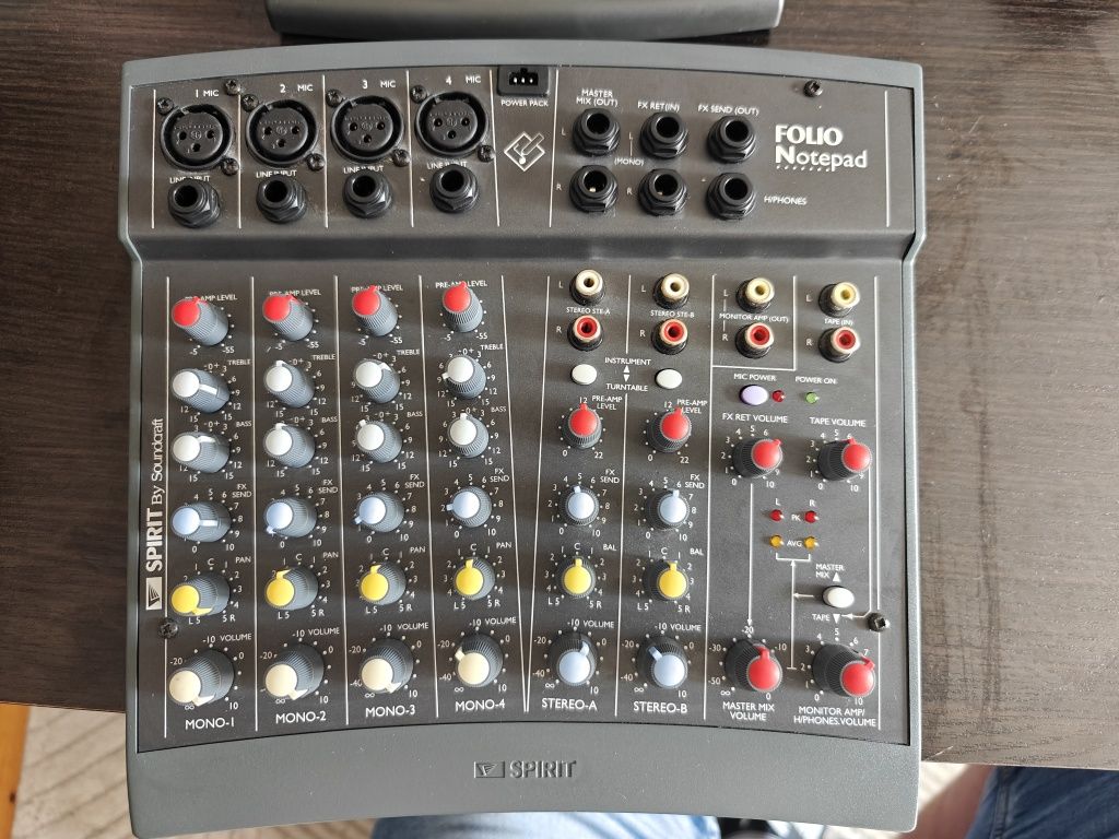 Mikser audio, automat perkusyjny i stacja do mikrofonu