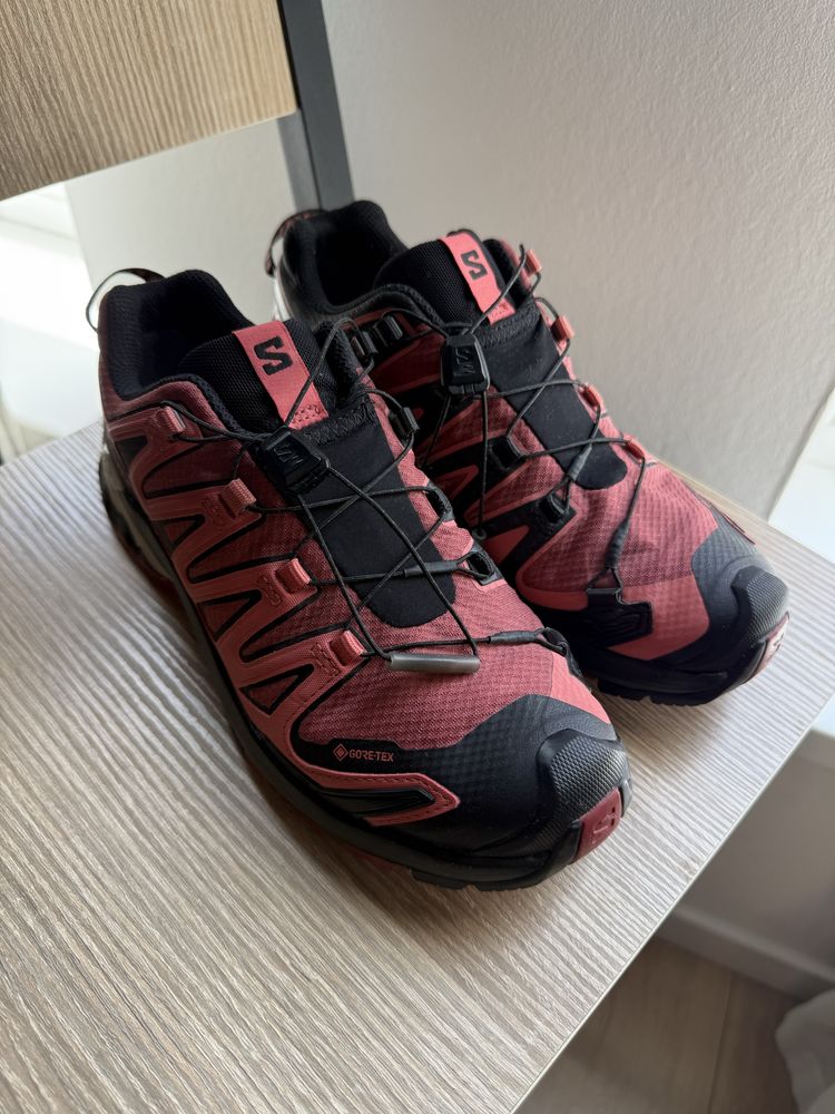 Кросівки Salomon 38 розміру в чудовому стані та орігінальному кольорі