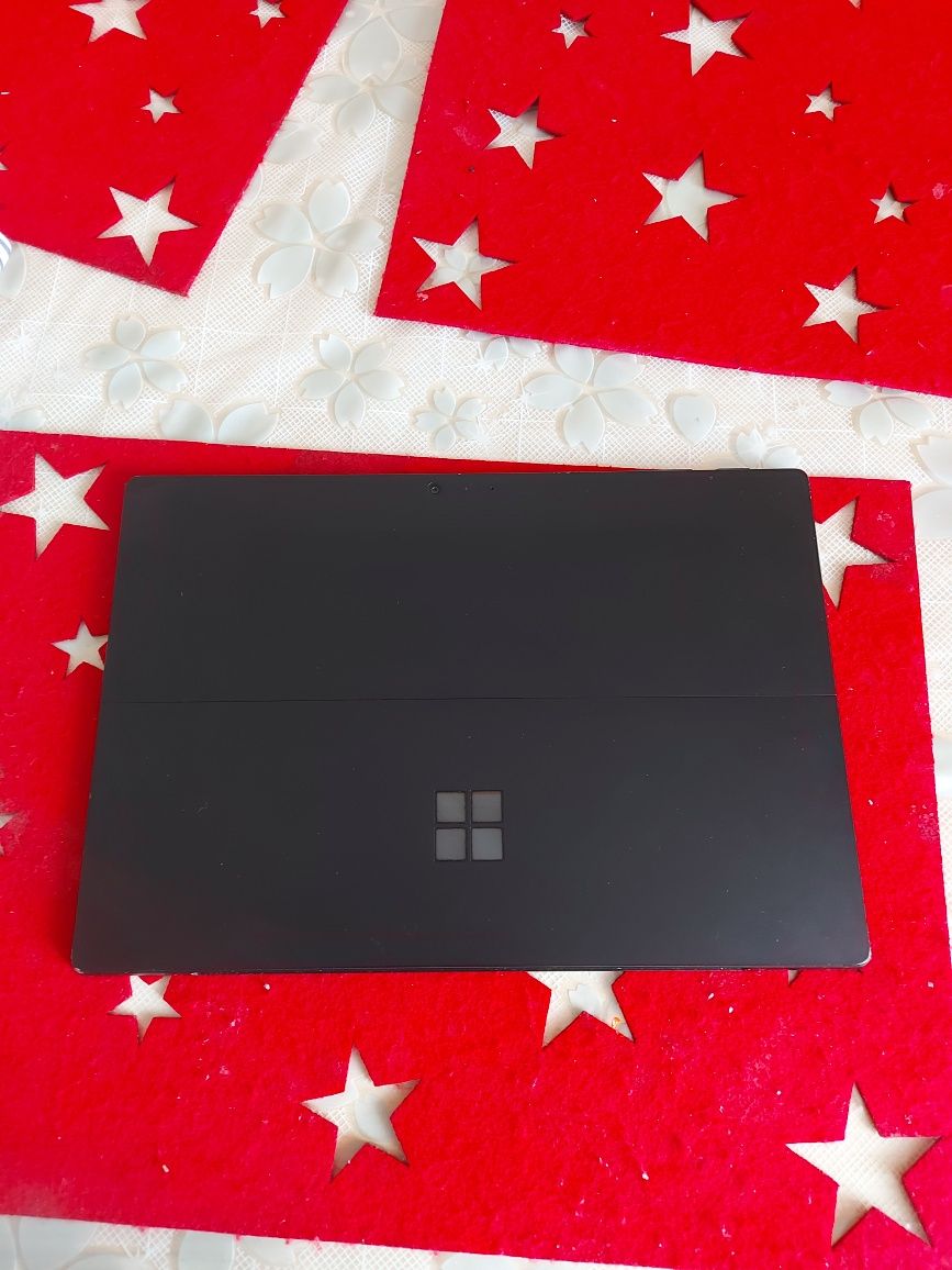Планшет Microsoft Surface Pro 6, i5-8250U, RAM 8Gb, SSD 256 GB, Win 10