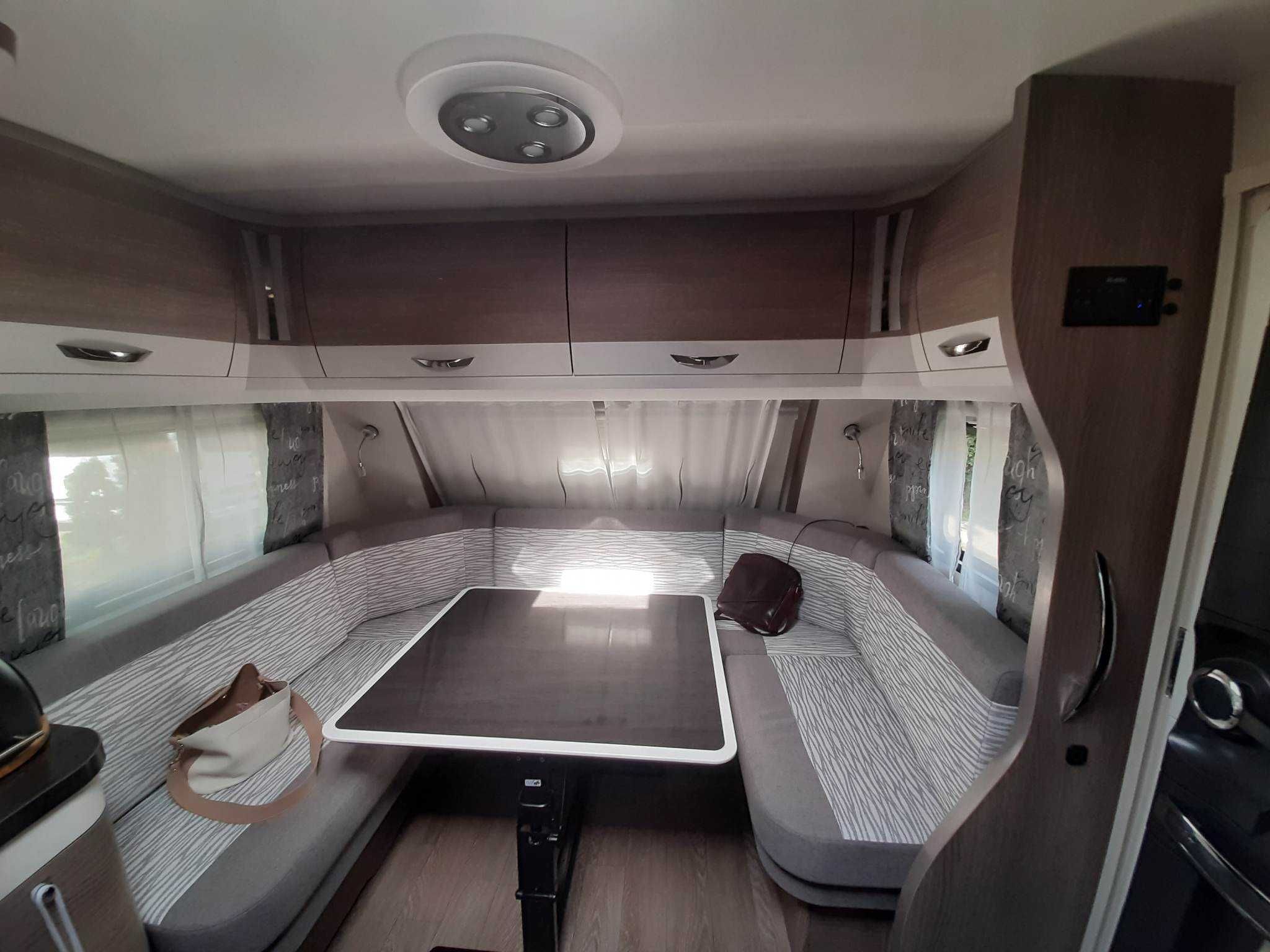 Wynajem przyczepy kempingowej Hobby 560 Prestige WFU. Duża łazienka