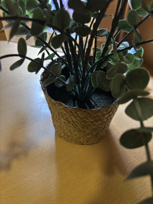 É Natal! Cesta de palhinha com verdes, para pender ou pousar