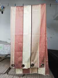 3 cortinados castanhos e oferta de par vermelho