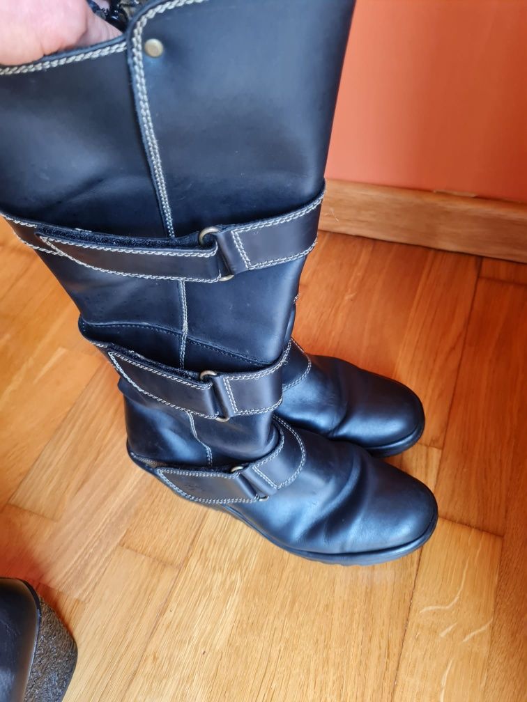 Botas em pele marca FLY 39