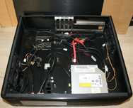 Aluminiowa obudowa OrigenAE S10V HTPC z wyświetlaczem VF
