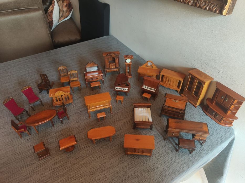 Móveis Miniatura em Madeira - 30 peças.