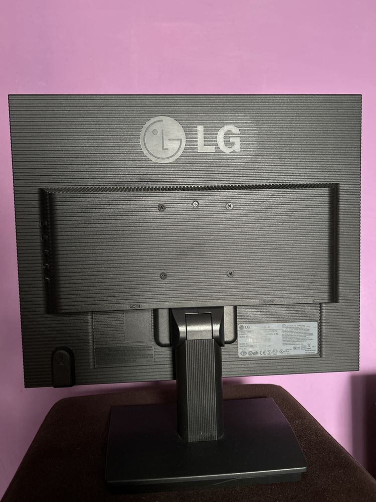 Monitor LG 19” sprawny