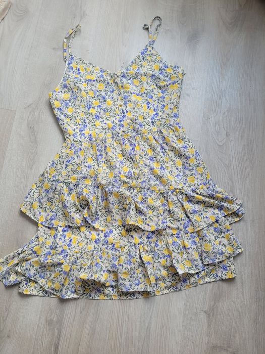 Piękna letnia sukienka na ramiączkach w kwiaty rozm L