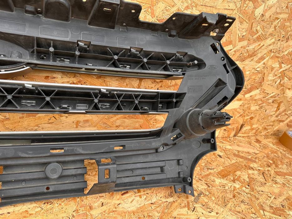 Решітка Ford Kuga/Escape 2015-19р Оригінал б/у