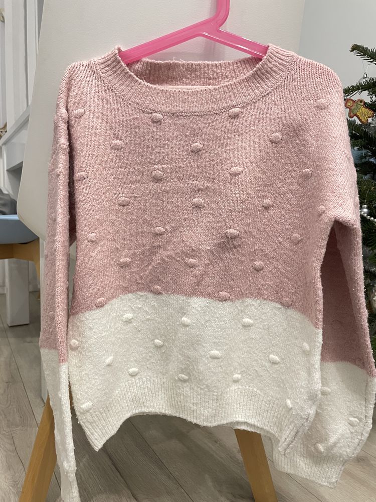 Sweter r.128 kuleczki