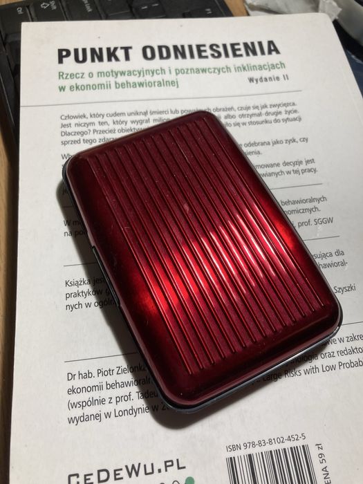 Pudelko plastikowe na wizytowki