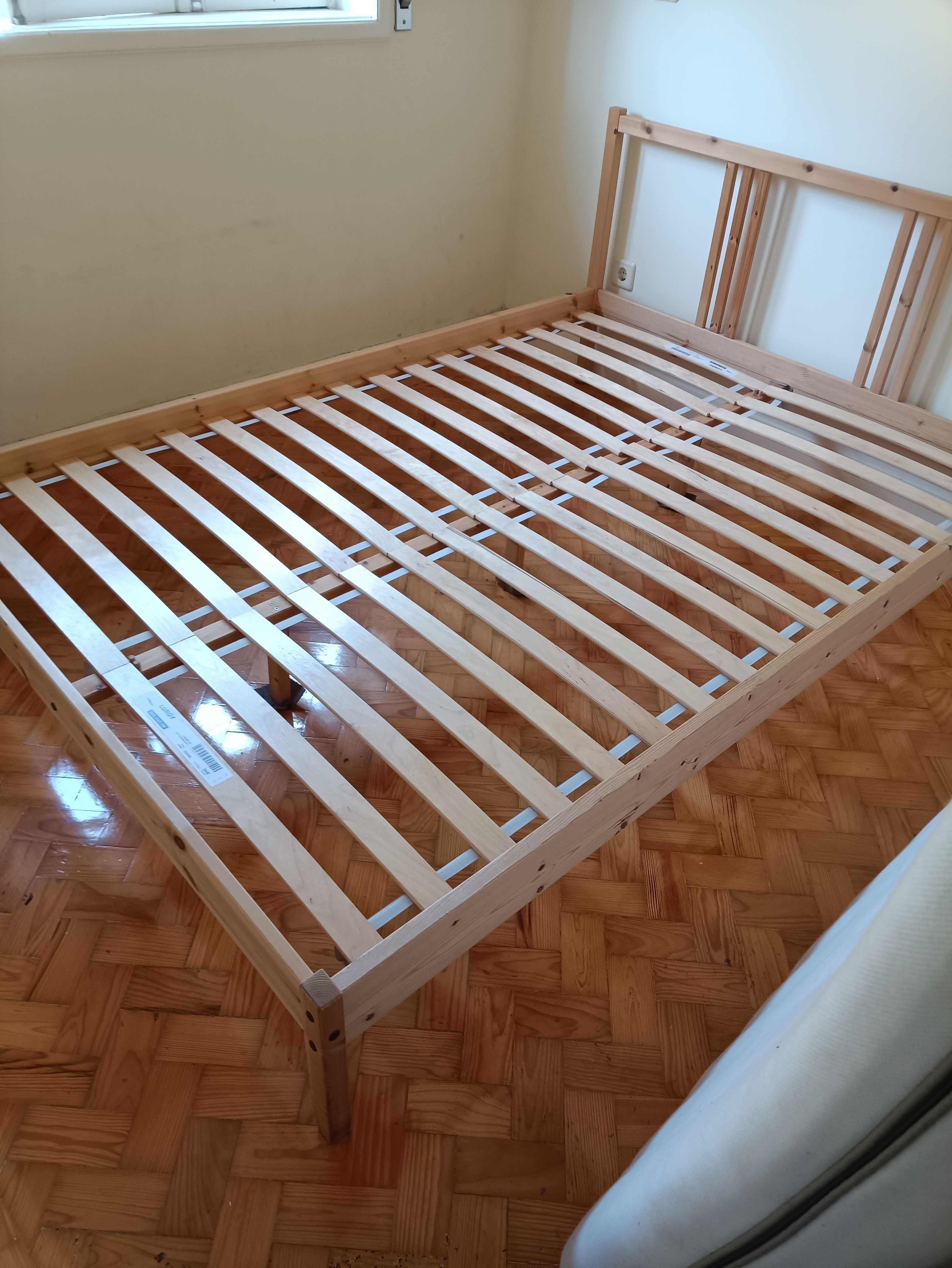 Cama em Pinho do IKEA em bom estado