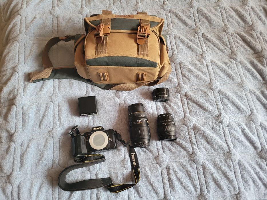 Плівковий зеркальний фотоапарат Minolta 7000af з двома об'ективами