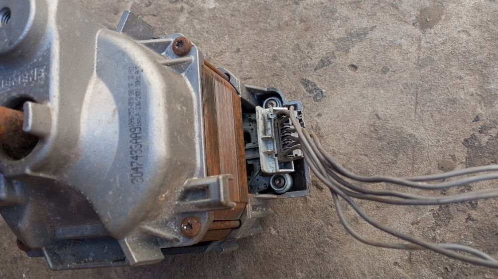 Продам двигун з реміньом до пральної машини SIEMENS